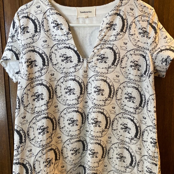 Unique distressed boutique top - Picture 1 of 2